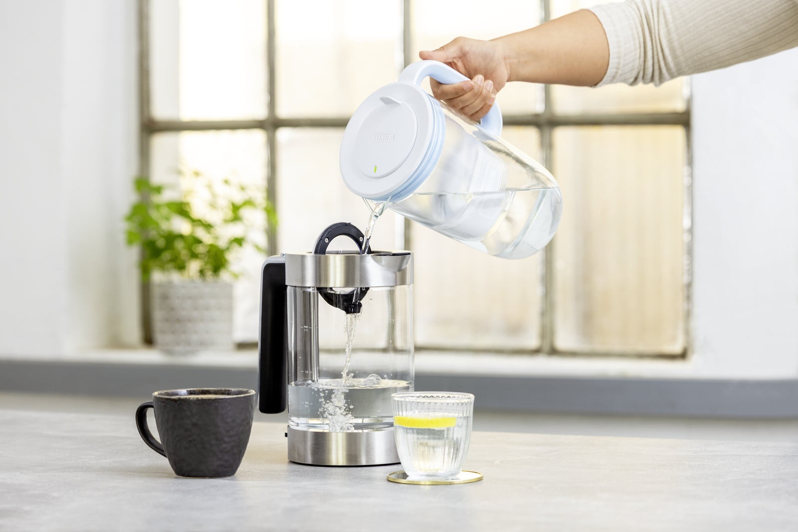 Фільтр-глечик Brita ONE скляний LED MXpro cиній (1050452) 6